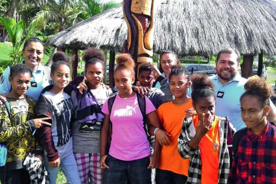 Les réseaux sociaux  expliqués aux collégiens