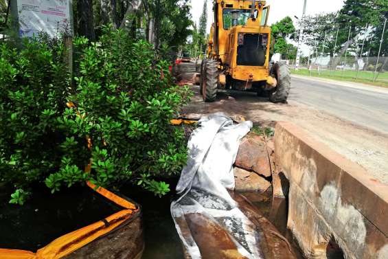 Baignade interdite : une pollution aux hydrocarbures constatée aux Piroguiers