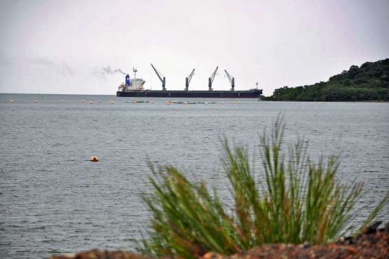 Le casse-tête inédit du minéralier New Beginning en baie de N’Go 