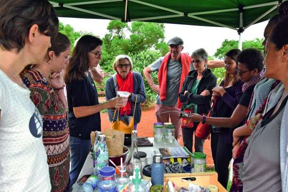 Marché des alternatives : apprendre  à protéger l’environnement au quotidien
