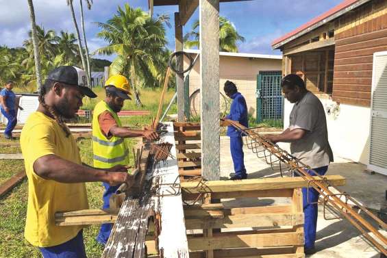 Les jeunes construisent leur propre espace cyber, à Tiga