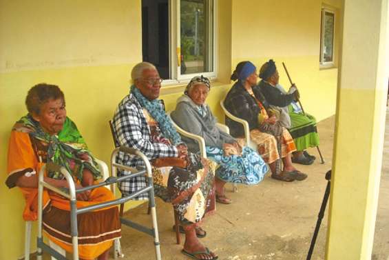 Les anciens chouchoutés à la tribu de Nédiouen