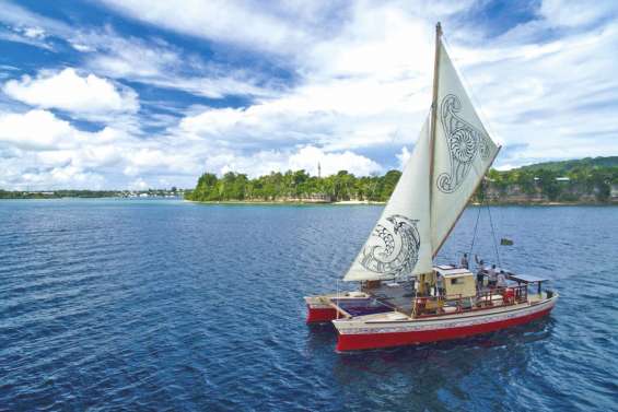 La tournée calédonienne d’une grande pirogue