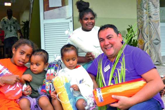 Des mamies tricoteuses  au service des enfants