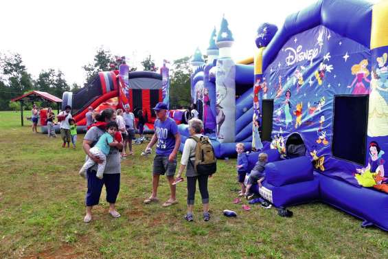 Des châteaux gonflables pour terminer les vacances