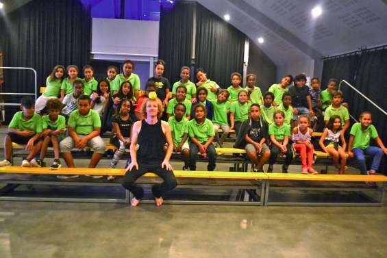 Une centaine d’écoliers visitent la résidence culturelle de Nicolas Marchais