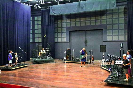 Les premières auditions préparées en conditions réelles