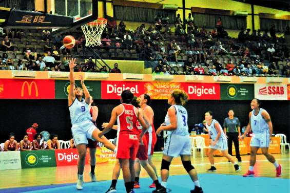 Les filles prennent le bouillon samoan