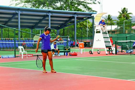L'équipe féminine investit les courts de tennis 