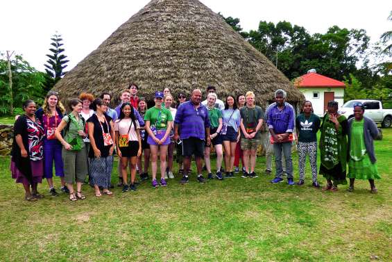 Des étudiants australiens  en visite en pays drehu