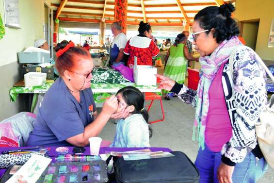 Poya fête le terroir et défile sous les lampions 