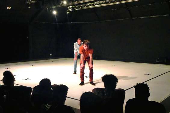 La représentation de Bataille au centre culturel attire 200 personnes