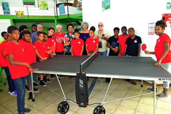 Deux tables de ping-pong offertes à l’internat provincial