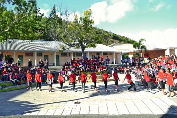 Des collégiens de Maré découvrent la région de Bourail