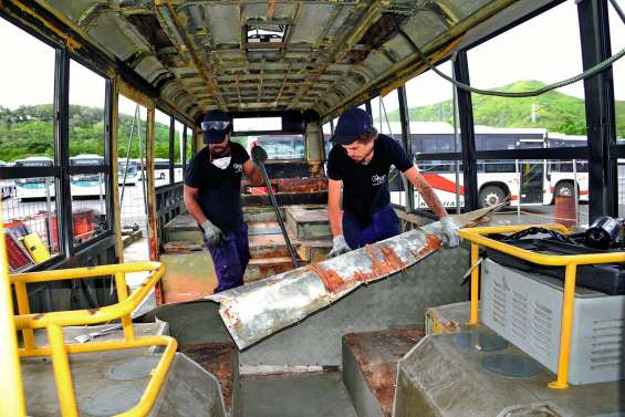 Se former tout en recyclant des autobus