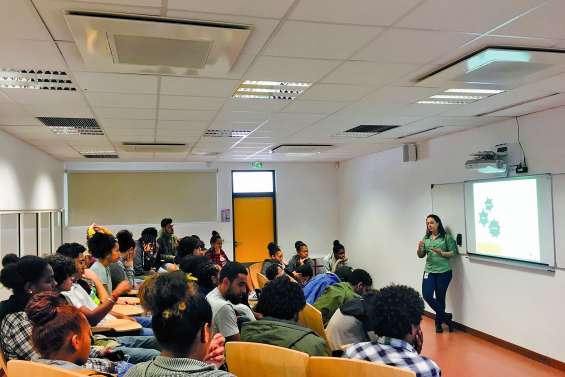 Vale a présenté son département environnement au lycée