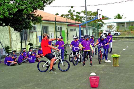 Faire du vélo, ça s’apprend aussi à l’école