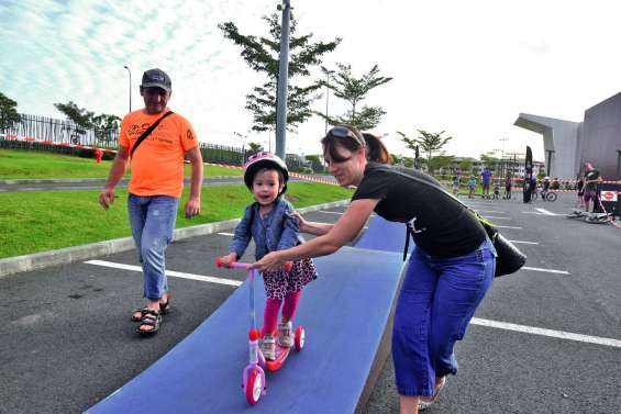 Un pumptrack gratuit installé au Dumbéa Mall jusqu’au 24 août