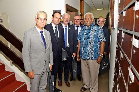 Des sénateurs en visite  sur le Caillou