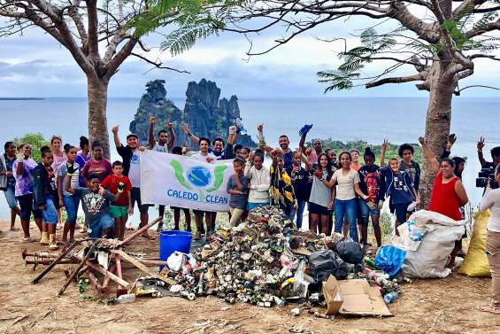 Le point de vue de la Poule de Hienghène dégagé de ses déchets