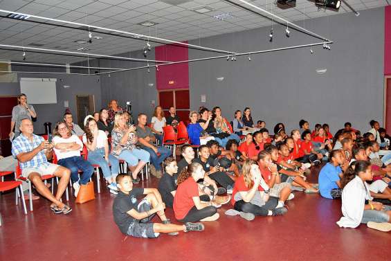 Les acteurs en herbe sur les planches du Colisée