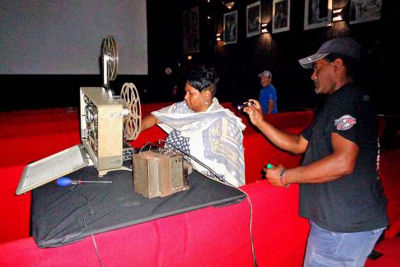 Les premières fois du cinéma en Brousse