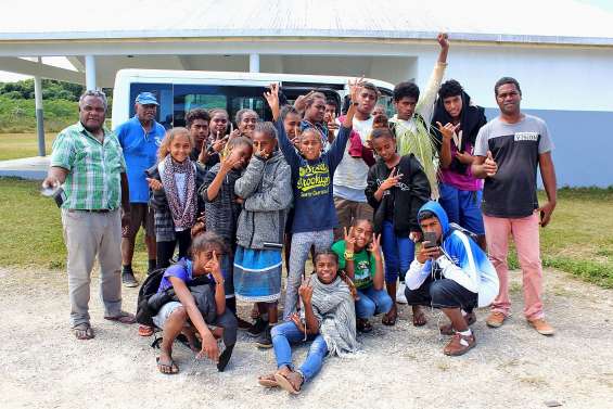 Les musiciens de Hnaizianu au centre culturel Tjibaou