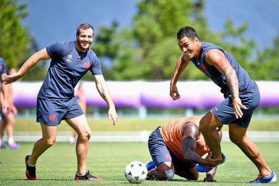 Vahaamahina titulaire, Mauvaka en tribunes 