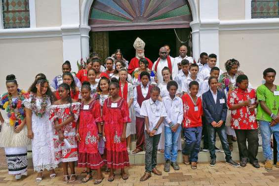 Quarante confirmations et cinq baptêmes en l’église Saint-Vincent-de-Paul
