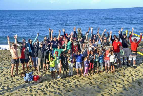 La plage de Tiéti pour terrain de tennis