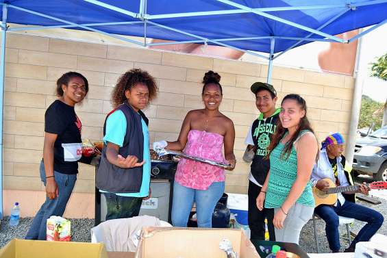 Une vente de brochettes pour financer un voyage pédagogique en Australie