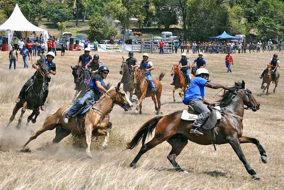 80 cavaliers font leur show à Ouazangou