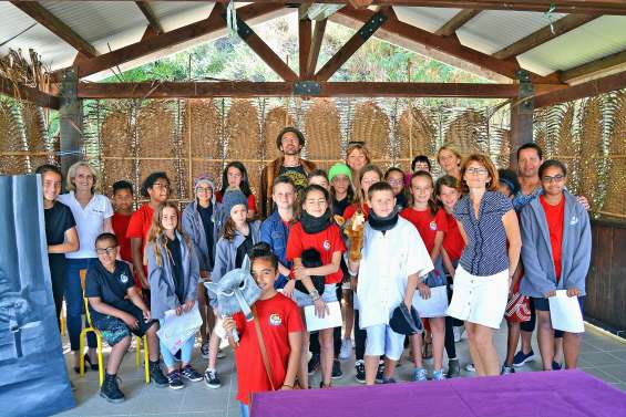 Les collégiens mettent en scène La Louve, du livre éponyme