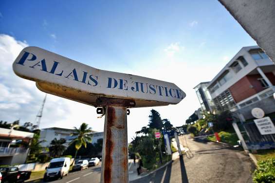 Il n’accepte pas la rupture et se venge à coups de hache