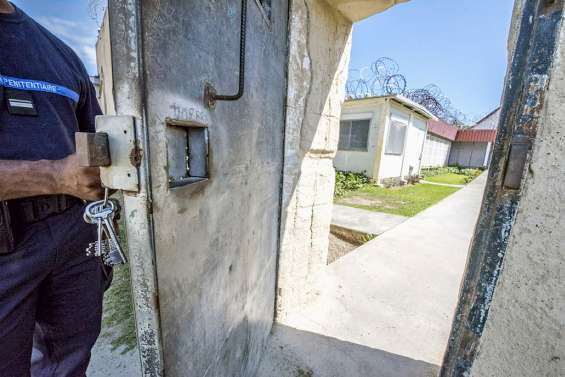 Poignardée à la tête et au thorax par son conjoint, une femme enceinte frôle la mort