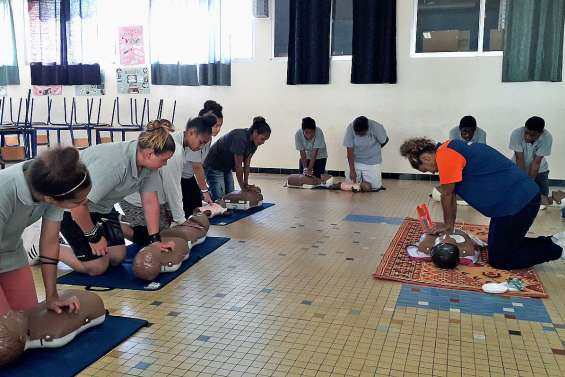 Des leçons de secourisme au collège