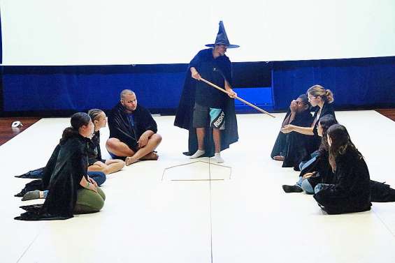 L’école de sorcellerie Inaya Lune sur les planches, ce soir