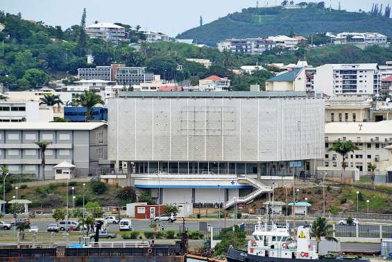 Une opérée de l’appendicite réclame 22 millions au CHT