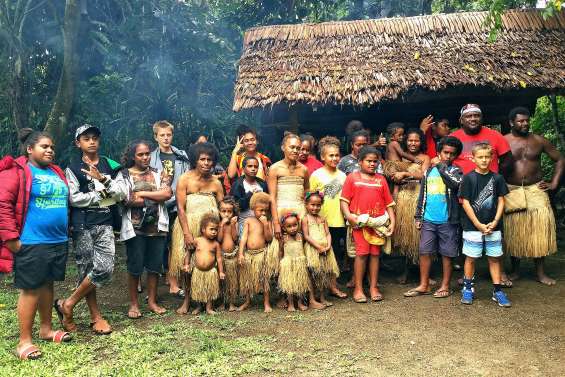 Vingt-quatre ados en immersion au Vanuatu
