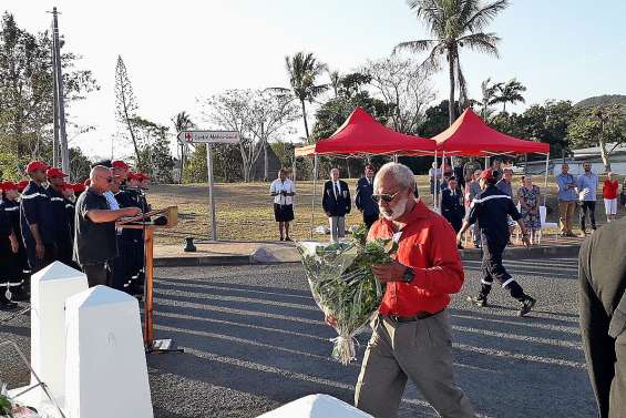 Une cérémonie en deux temps