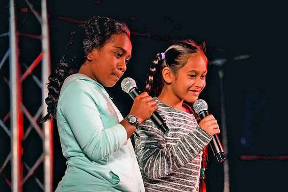 Le karaoké va faire vibrer la piscine, ce soir