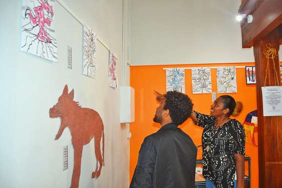 Le loup a fait sa tanière à la bibliothèque