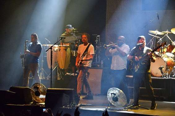 Le reggae de Soja séduit l’Arène du Sud