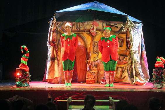 Le Noël des lutins présenté  aux scolaires de la commune