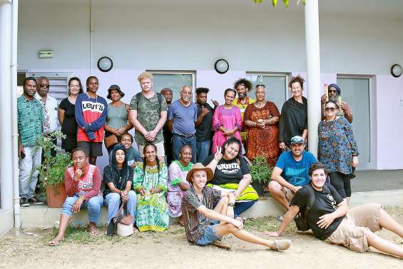 Bambou pilonnant et danse traditionnelle au menu des étudiants australiens