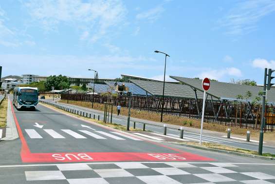 833 panneaux solaires au cœur  du centre urbain de Koutio