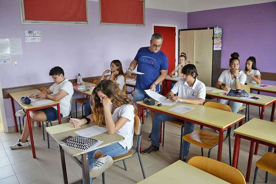 Les élèves de troisième passent leur diplôme national du brevet