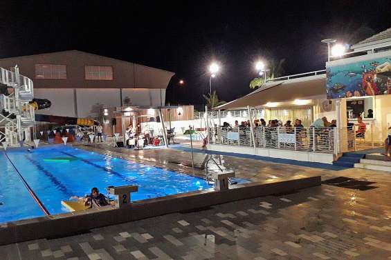 Les nocturnes de la piscine de retour