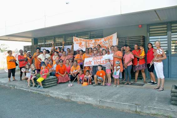 Une marche orange contre les violences faites aux femmes