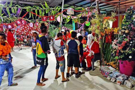 Le père Noël a commencé sa tournée à Païamboué